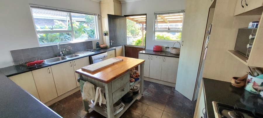3 Bedroom Property for Sale in Sunrise On Sea Eastern Cape